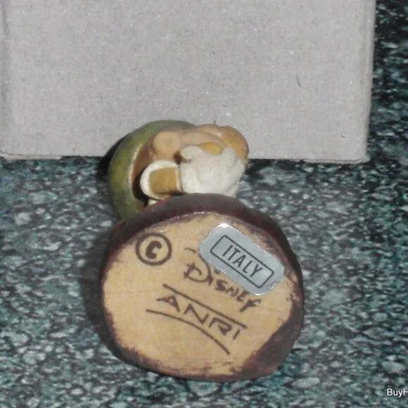 ANRI DISNEY MINIATURE 2" WOOD CARVING FROM ITALY PINOCCHIO WITH APPLE WITH BOX!